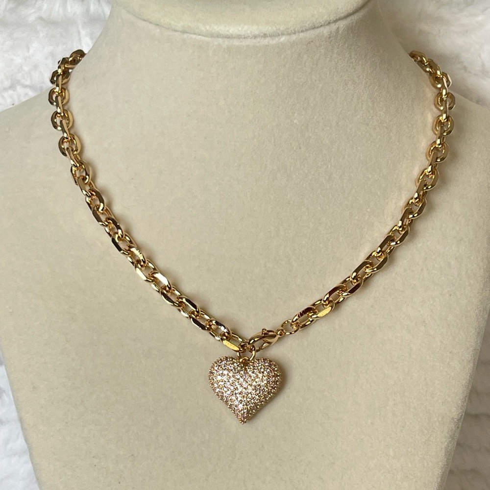 Rhinestone heart on chunky gold tone chain necklace, collar, choker